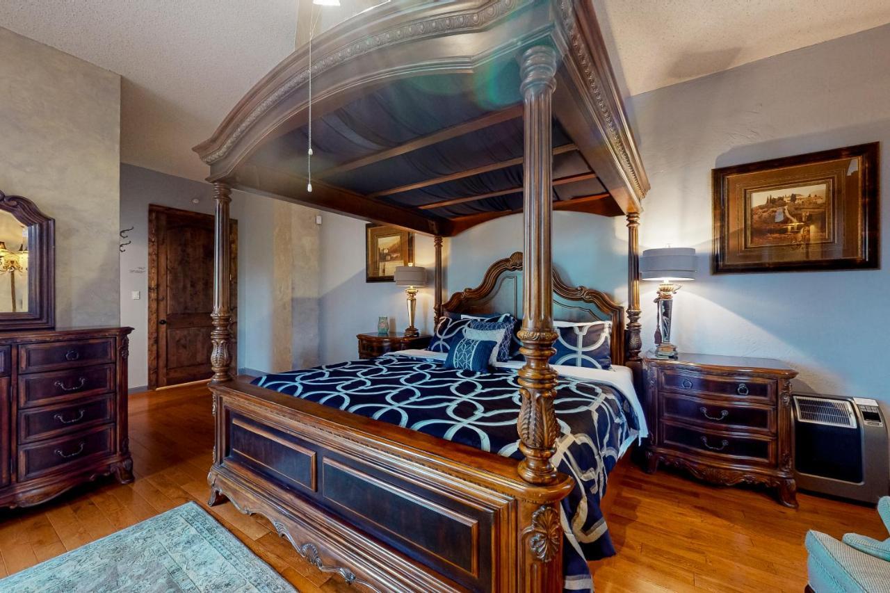Tuscan Manor Юрика Спрингс Экстерьер фото
